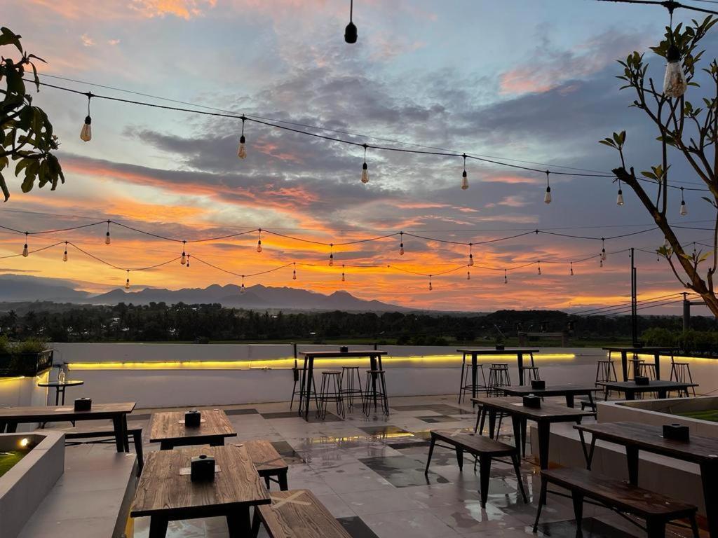 Kaloka Airport Hotel Sumbawa Besar Exterior photo